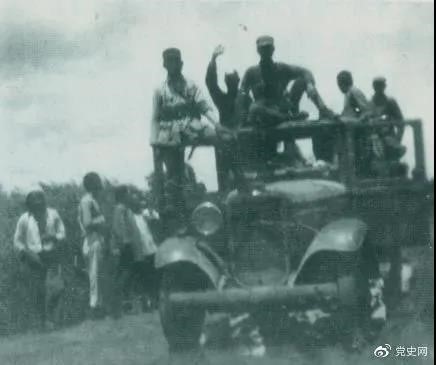 1938年3月31日，129師在邯長公路的響堂鋪伏擊日軍，這是在戰(zhàn)斗中繳獲的汽車。