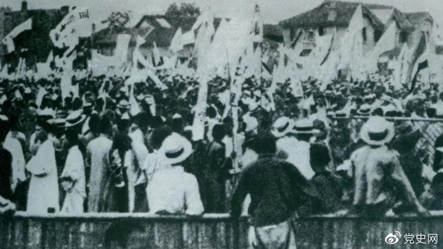1925年5月30日，上海爆發(fā)了反帝愛(ài)國(guó)的五卅運(yùn)動(dòng)，掀起了全國(guó)范圍大革命高潮。