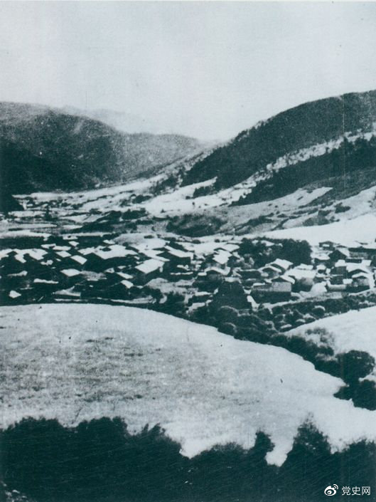 1935年8月20日，中共中央政治局在毛兒蓋召開會議，作出了《關于目前戰(zhàn)略方針之補充決定》，再次重申兩河口會議關于北上的戰(zhàn)略方針。圖為毛兒蓋。